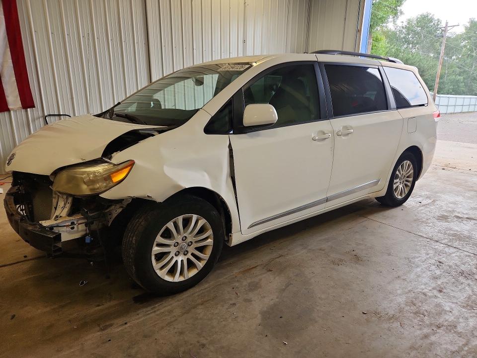 TOYOTA SIENNA 2011 with VIN 5TDYK3DC0BS154727 - Photo from auction
