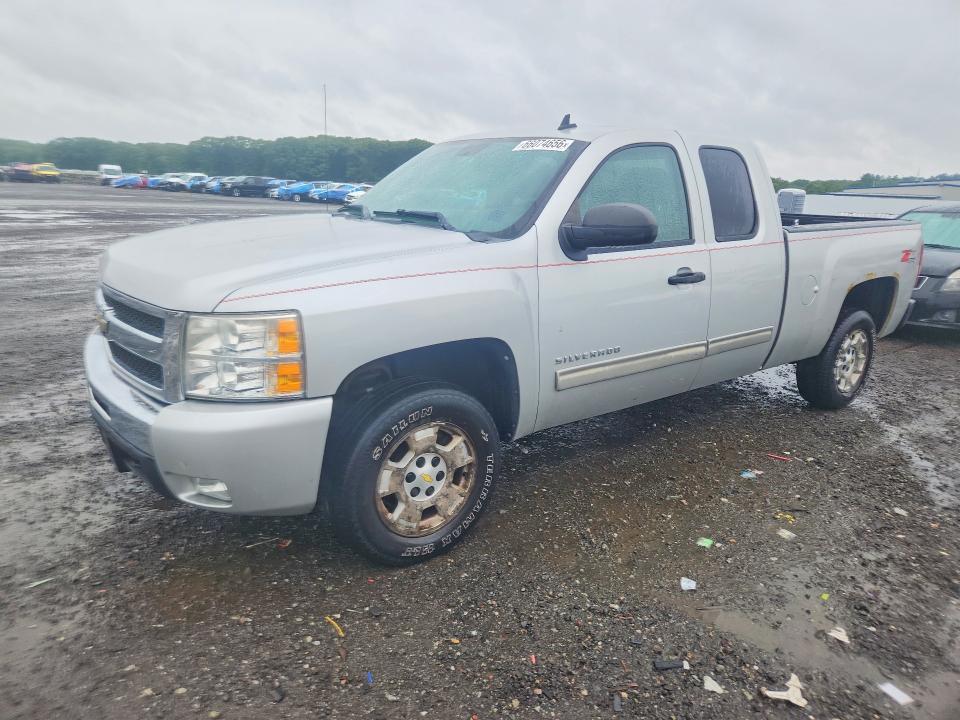 CHEVROLET SILVERADO 2011 with VIN 1GCRKSE31BZ205888 - Photo from auction