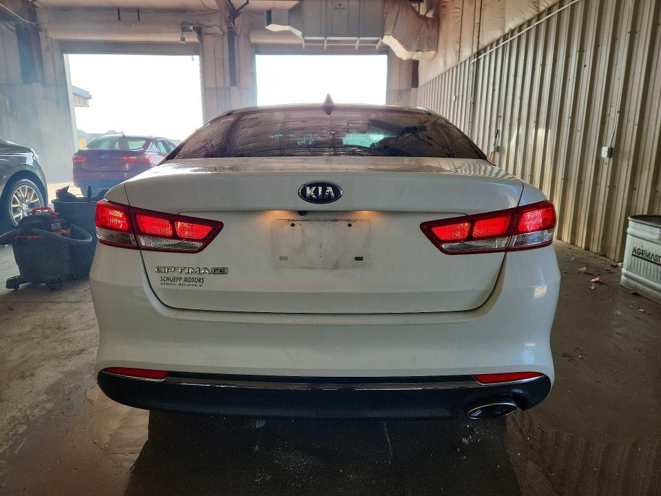 Photo 6 from auction – 2018 KIA OPTIMA with VIN 5XXGT4L37JG210758