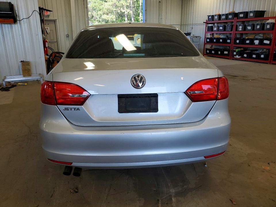 Photo 6 from auction – 2013 VOLKSWAGEN JETTA with VIN 3VW2K7AJ6DM271874