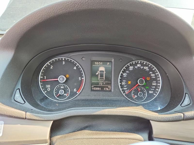 Photo 9 from auction – 2015 VOLKSWAGEN PASSAT with VIN 1VWBV7A3XFC118380