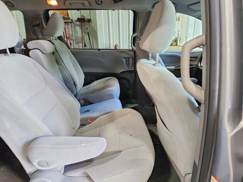 Photo 11 from auction – 2018 TOYOTA SIENNA with VIN 5TDKZ3DC4JS938196