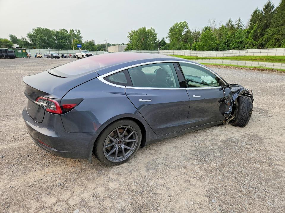 Photo 3 from auction – 2018 TESLA MODEL 3 with VIN 5YJ3E1EA2JF019075
