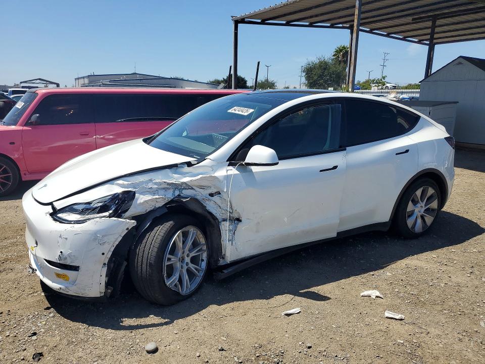 TESLA MODEL Y 2022 с VIN 7SAYGDEE1NF358245 - Снимка от търг