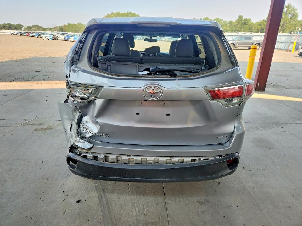 Photo 6 from auction – 2016 TOYOTA HIGHLANDER with VIN 5TDBKRFHXGS353289