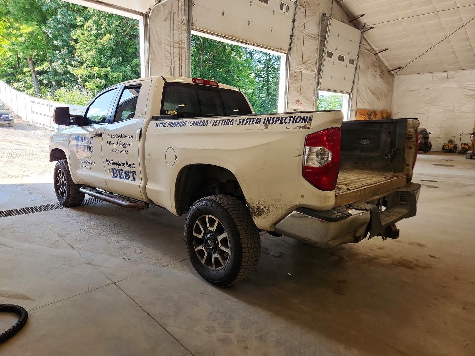 Photo 2 from auction – 2017 TOYOTA TUNDRA with VIN 5TFUY5F10HX677141
