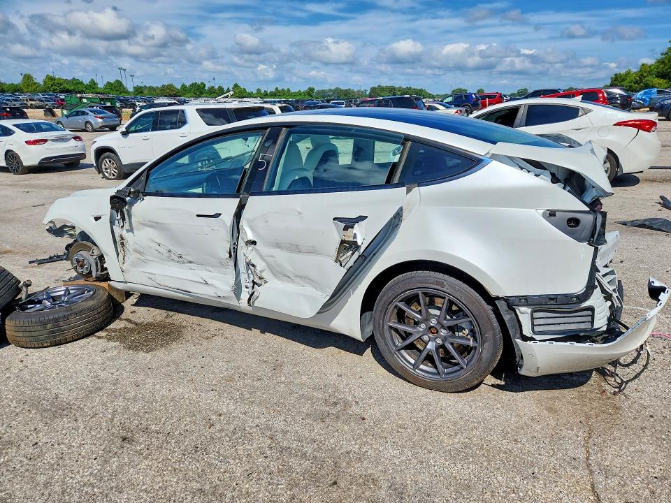 Фото 2 с аукциона – 2022 TESLA MODEL 3 AW с VIN 5YJ3E1EB0NF349165