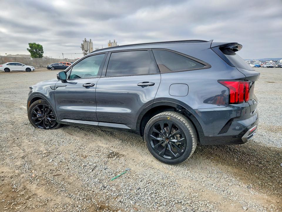 Photo 2 from auction – 2022 KIA SORENTO with VIN 5XYRK4LF8NG081064