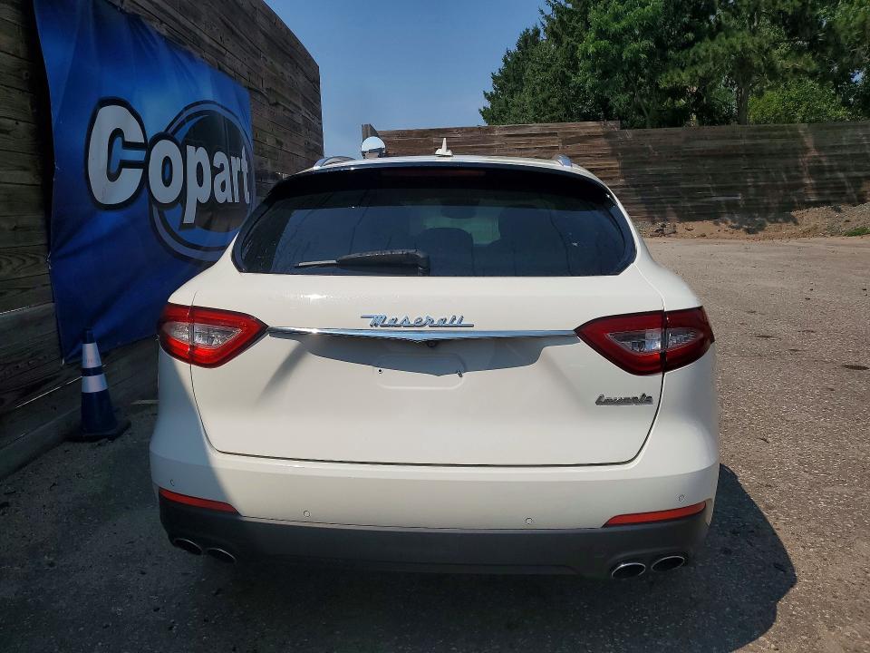 Photo 6 from auction – 2017 MASERATI LEVANTE with VIN ZN661YUA6HX236145