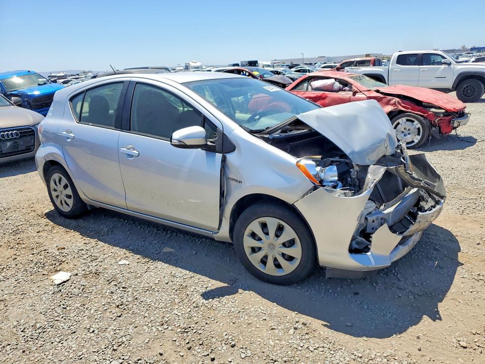 Photo 4 from auction – 2014 TOYOTA PRIUS C with VIN JTDKDTB30E1567753