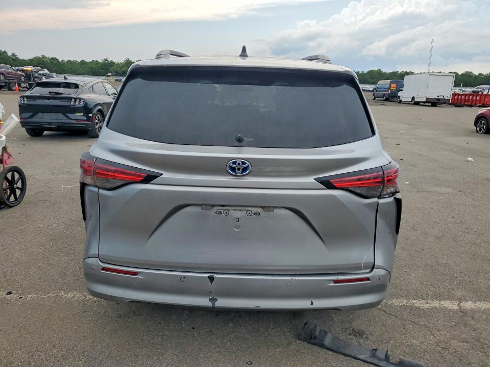 Photo 6 from auction – 2021 TOYOTA SIENNA with VIN 5TDYRKEC4MS012484