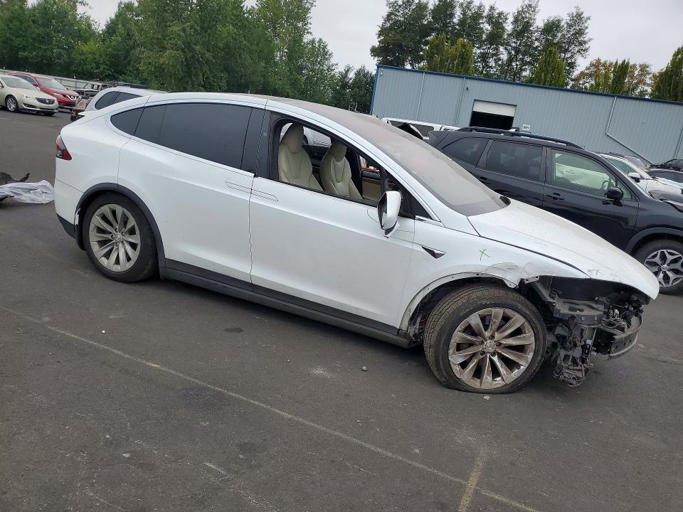 Photo 4 from auction – 2020 TESLA MODEL X with VIN 5YJXCBE26LF305133
