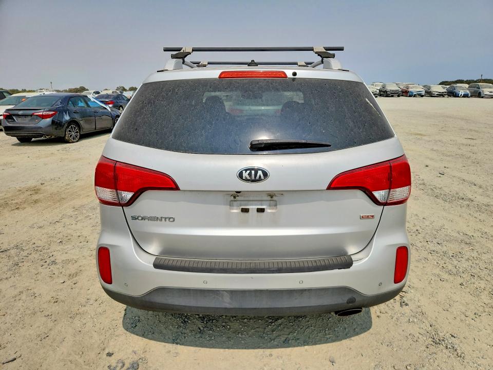 Photo 6 from auction – 2014 KIA SORENTO with VIN 5XYKT4A67EG550033