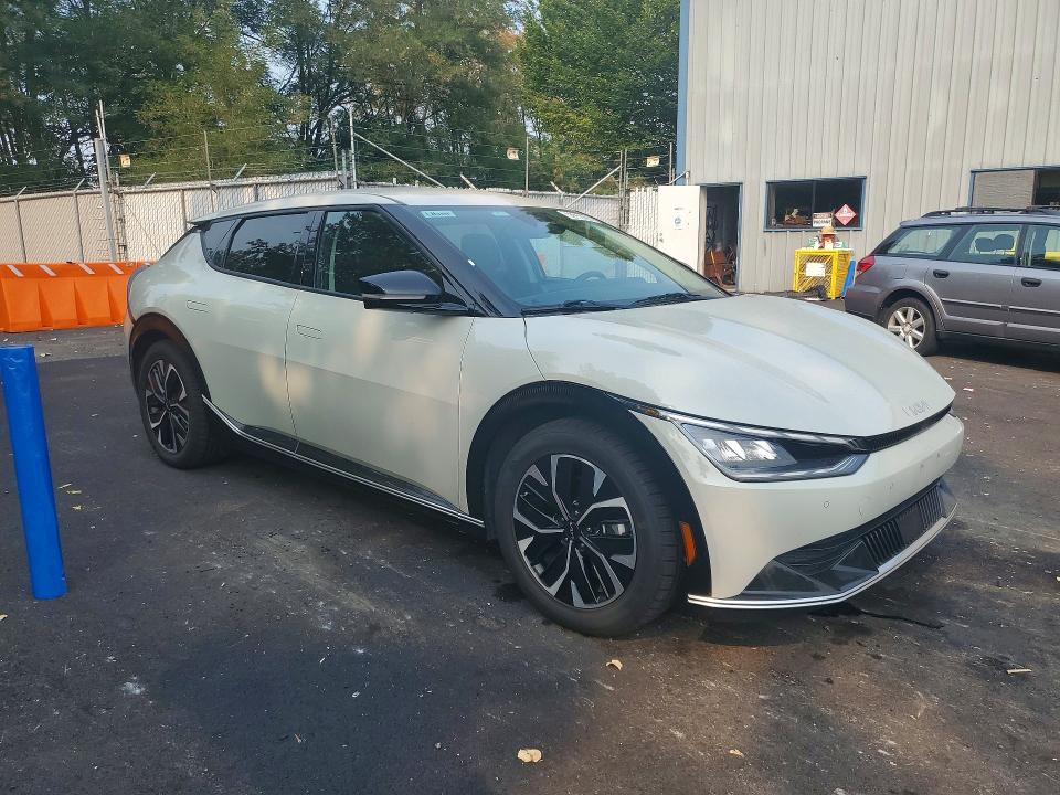 Photo 4 from auction – 2023 KIA EV6 with VIN KNDC34LA9P5607155