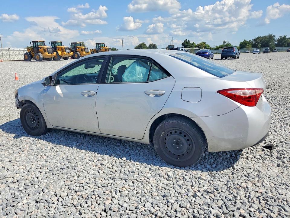 Photo 2 from auction – 2018 TOYOTA COROLLA with VIN 5YFBURHE1JP810178