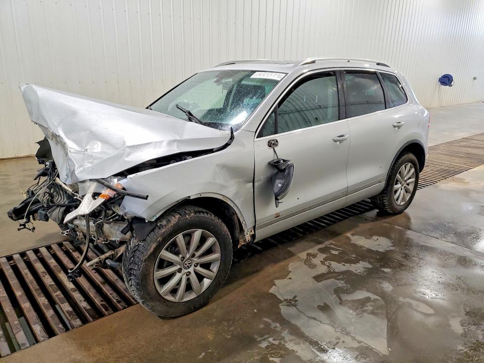 2011 VOLKSWAGEN TOUAREG