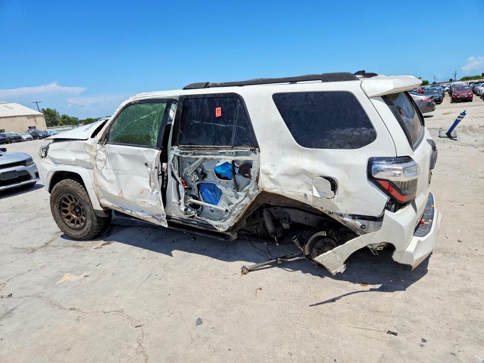 Photo 2 from auction – 2018 TOYOTA 4RUNNER with VIN JTEBU5JR4J5584491