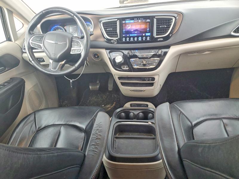 Photo 8 from auction – 2017 CHRYSLER PACIFICA with VIN 2C4RC1BG4HR543867
