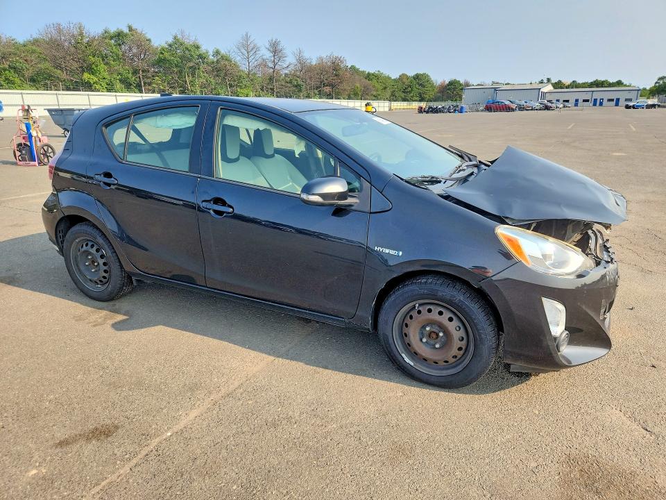 Photo 4 from auction – 2015 TOYOTA PRIUS C with VIN JTDKDTB37F1114537