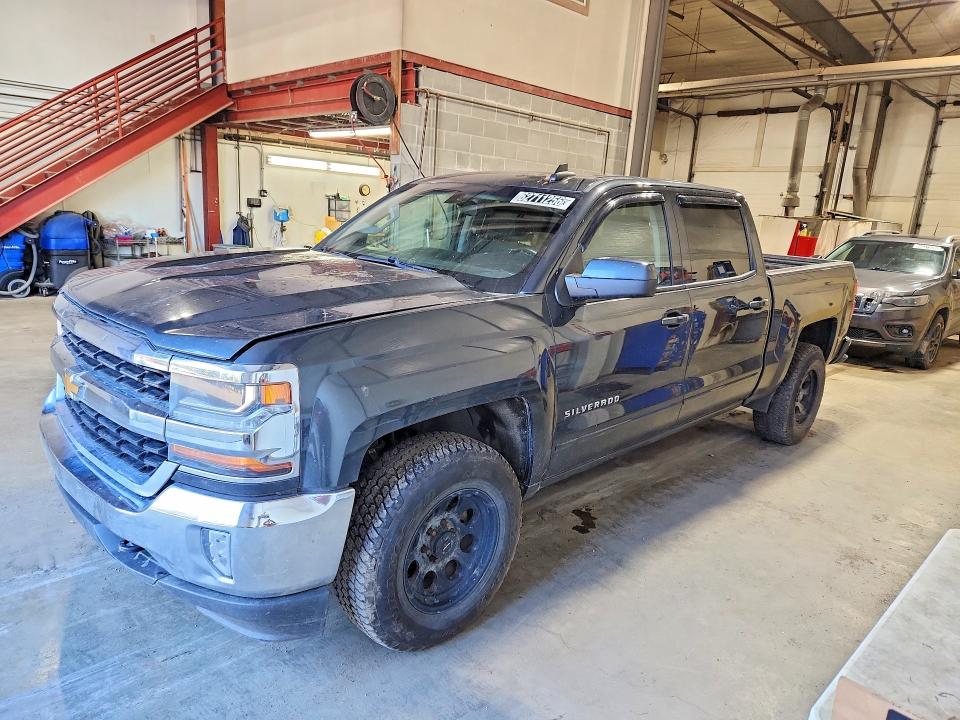 CHEVROLET SILVERADO 2017 with VIN 3GCUKRERXHG512458 - Photo from auction