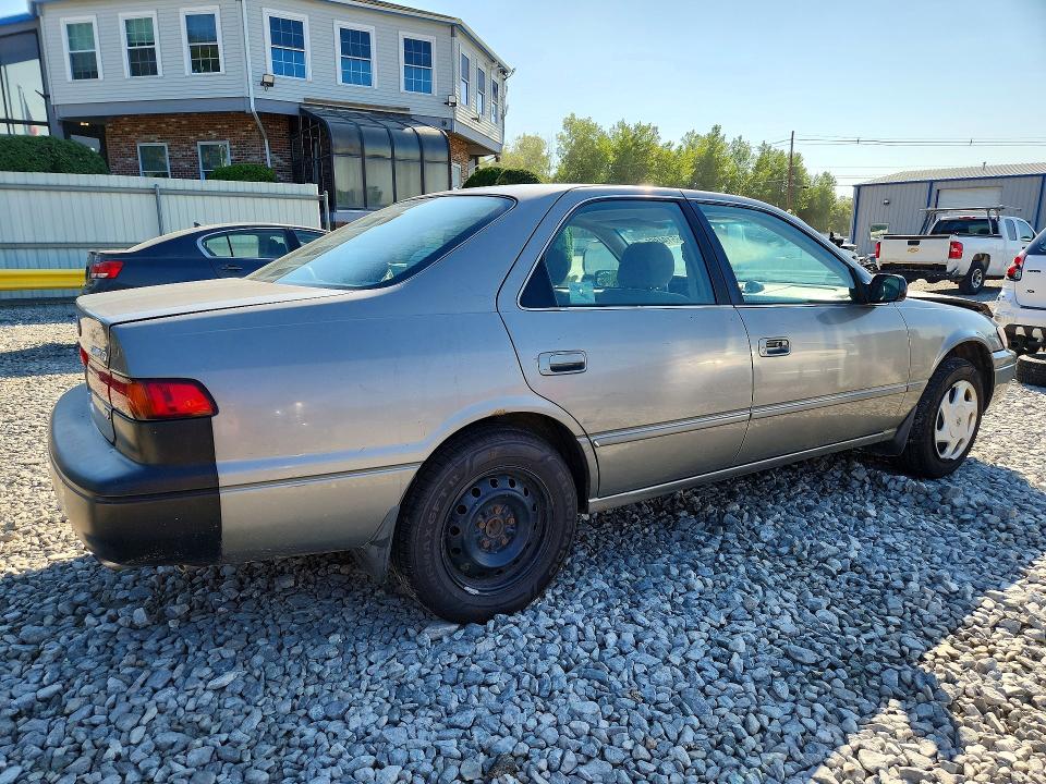 Photo 3 from auction – 1998 TOYOTA CAMRY with VIN 4T1BF22K4WU074360