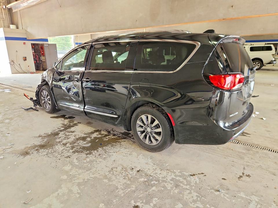 Photo 2 from auction – 2020 CHRYSLER PACIFICA with VIN 2C4RC1EG8LR102988