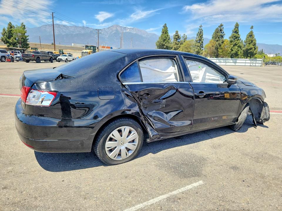 Снимка 3 от търг – 2013 VOLKSWAGEN JETTA с VIN 3VWDP7AJXDM388044