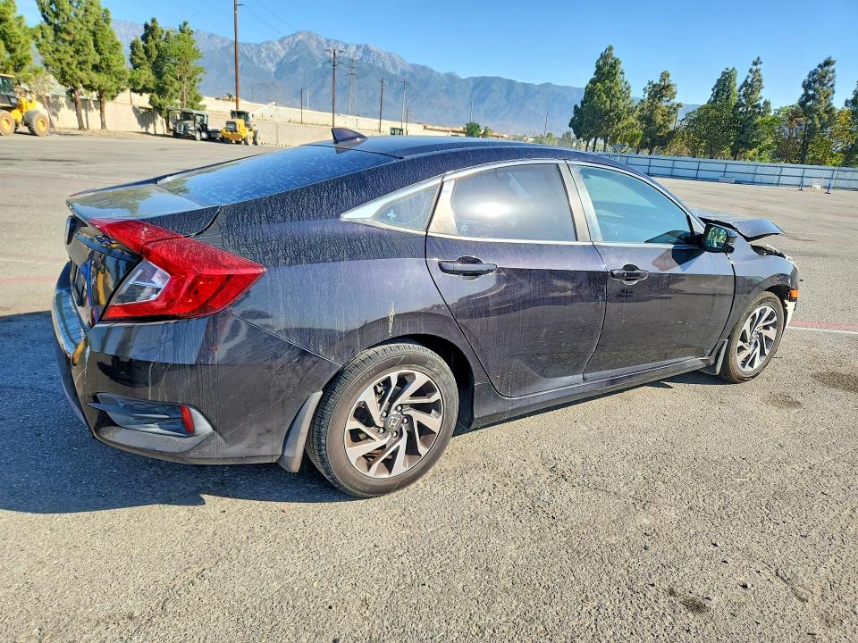 Снимка 3 от търг – 2018 HONDA CIVIC с VIN 2HGFC2F76JH507727