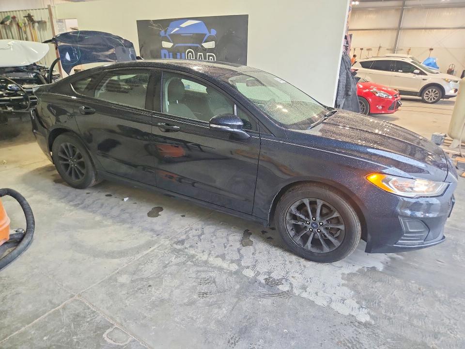 Photo 4 from auction – 2020 FORD FUSION with VIN 3FA6P0HD8LR160392