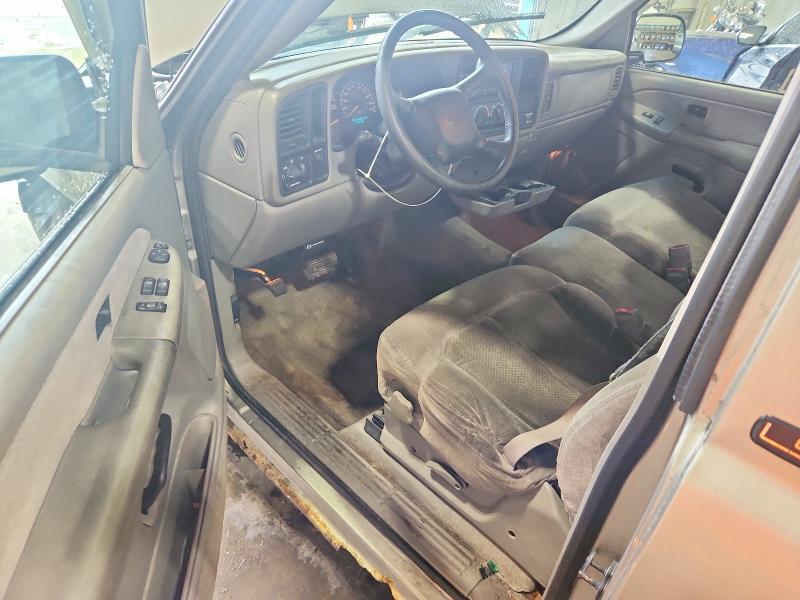 Photo 8 from auction – 2000 CHEVROLET SILVERADO with VIN 1GCEC14T1YE334737