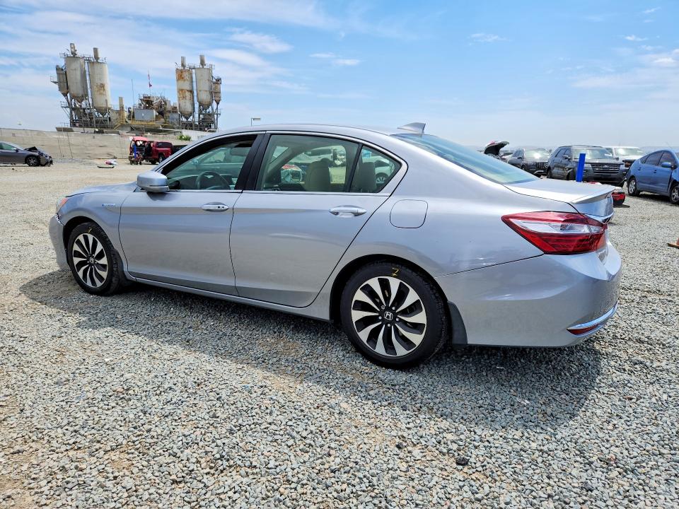 Photo 2 from auction – 2017 HONDA ACCORD with VIN JHMCR6F55HC000724