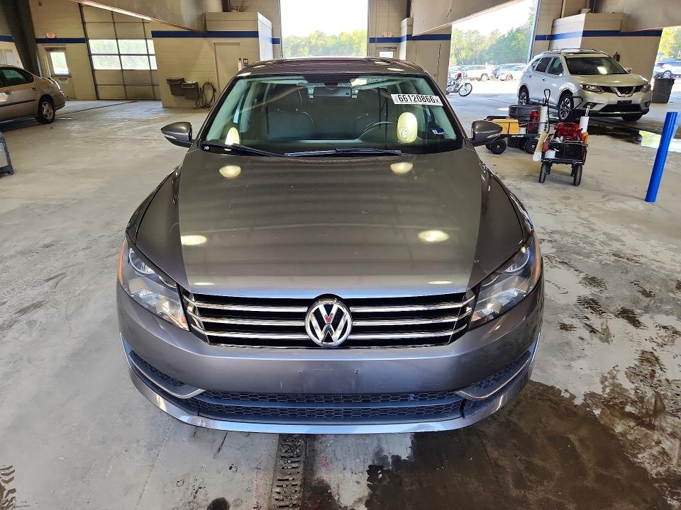 Снимка 5 от търг – 2012 VOLKSWAGEN PASSAT с VIN 1VWBP7A33CC091013