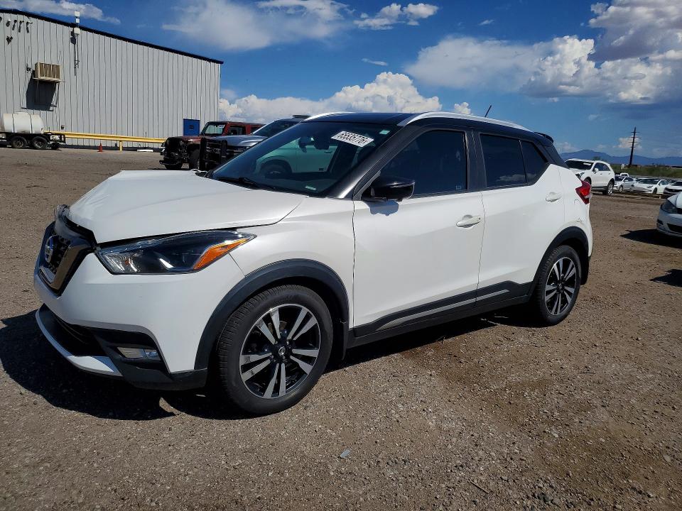 NISSAN KICKS 2019 with VIN 3N1CP5CUXKL565904 - Photo from auction