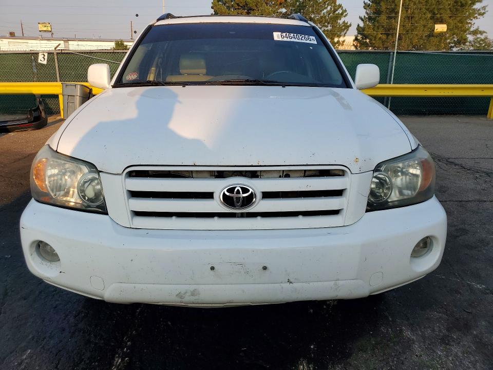 Photo 5 from auction – 2004 TOYOTA HIGHLANDER with VIN JTEEP21A740026813