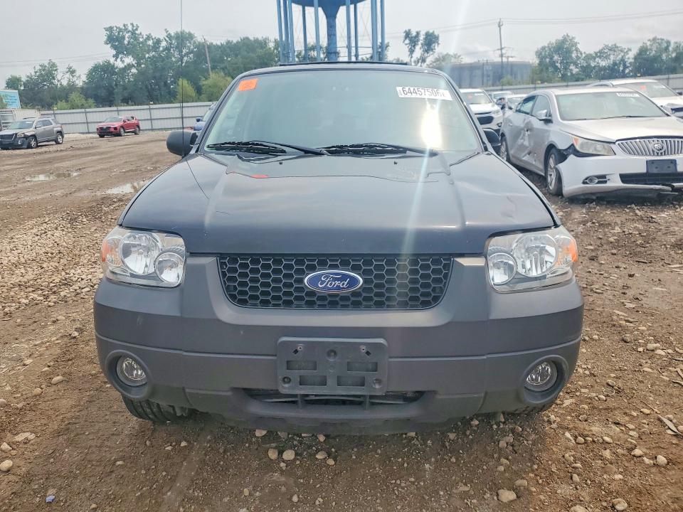Photo 5 from auction – 2005 FORD ESCAPE with VIN 1FMCU93145KA80579