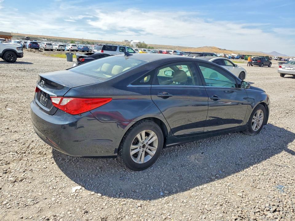 Снимка 3 от търг – 2011 HYUNDAI SONATA с VIN 5NPEB4AC7BH004410