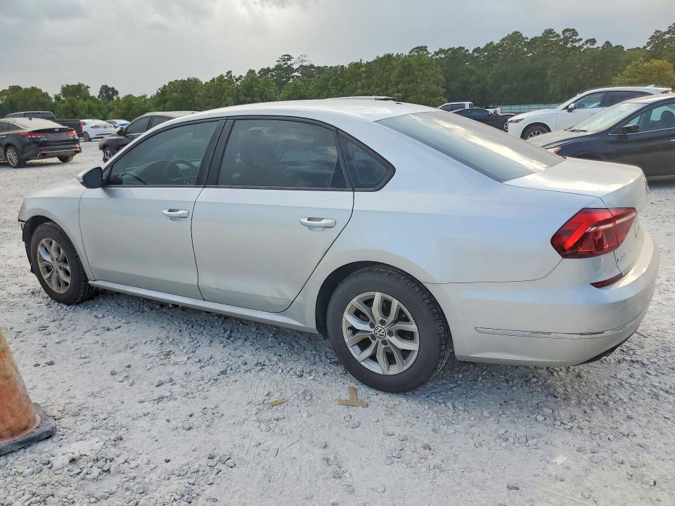 Photo 2 from auction – 2018 VOLKSWAGEN PASSAT with VIN 1VWAA7A32JC033372