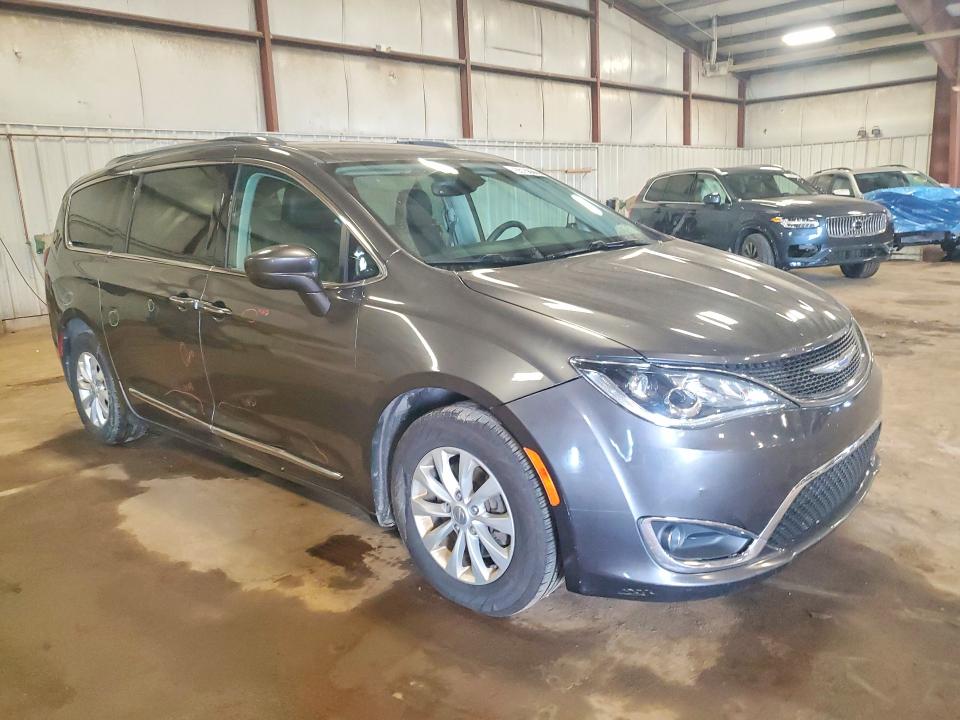 Photo 4 from auction – 2018 CHRYSLER PACIFICA with VIN 2C4RC1EG5JR315135