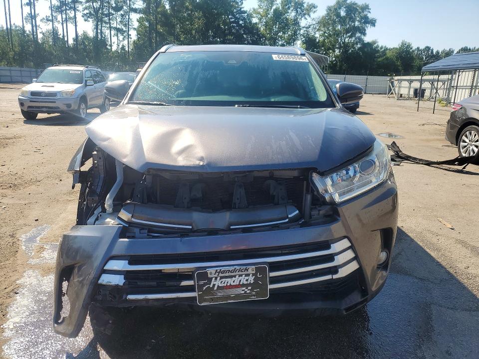 Photo 5 from auction – 2018 TOYOTA HIGHLANDER with VIN 5TDKZRFH1JS534784