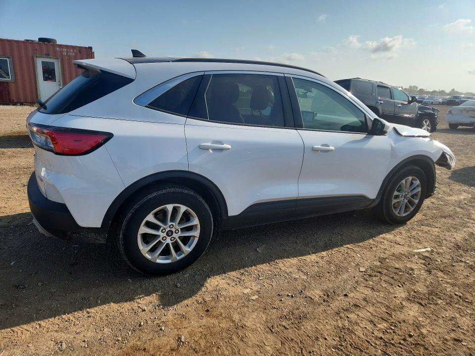 Photo 3 from auction – 2020 FORD ESCAPE with VIN 1FMCU9G69LUC28037