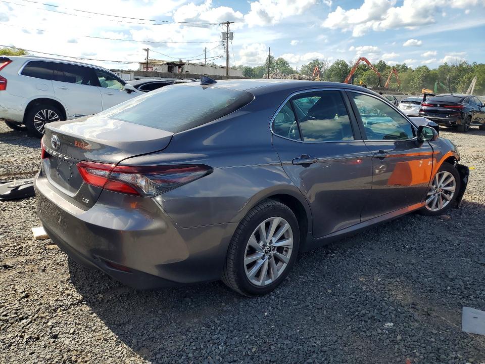 Photo 3 from auction – 2021 TOYOTA CAMRY with VIN 4T1C11AK4MU524178