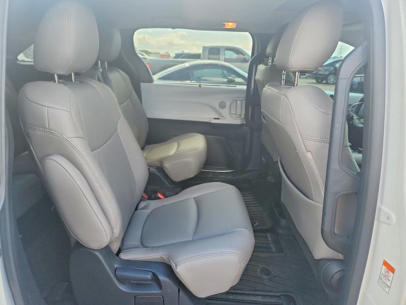 Photo 11 from auction – 2025 TOYOTA SIENNA with VIN 5TDBSKFC8SS172972