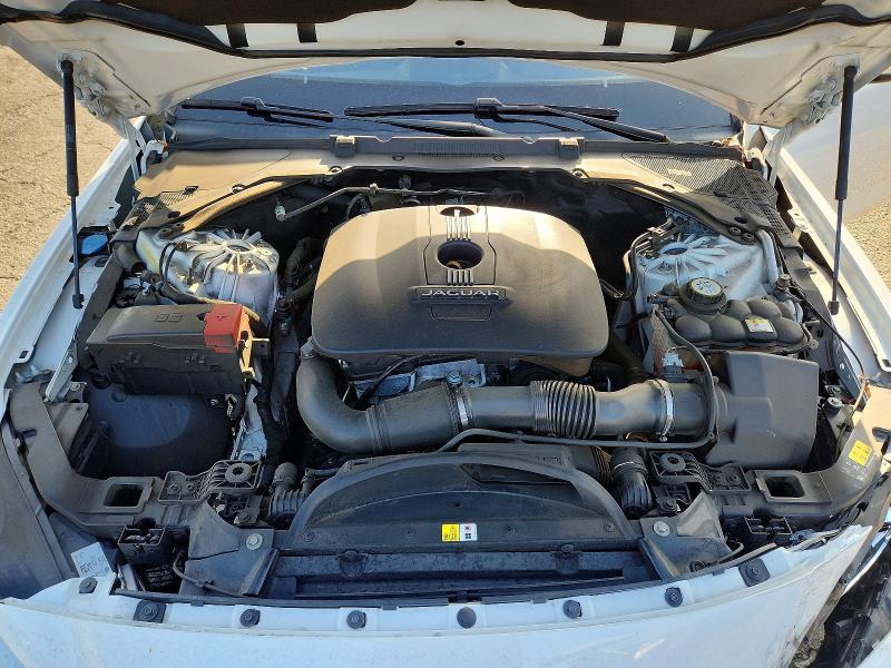 Zdjęcie 11 z aukcji – 2017 JAGUAR XE z VIN SAJAD4BG0HA956838