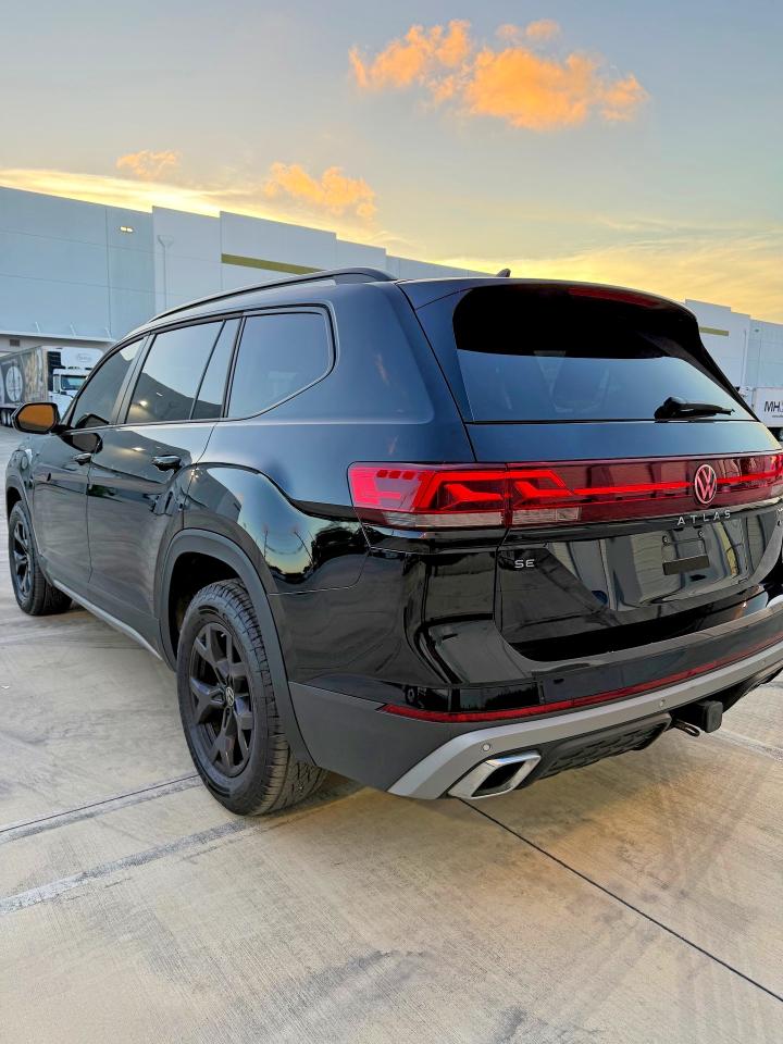 Photo 3 from auction – 2025 VOLKSWAGEN ATLAS with VIN 1V2CR2CA2SC573114