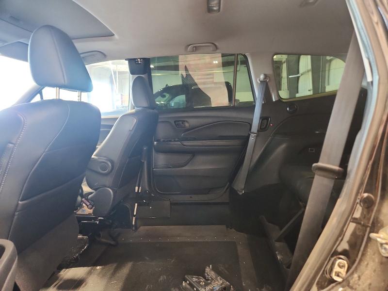 Photo 11 from auction – 2018 HONDA PILOT with VIN 5FNYF5H74JB027592