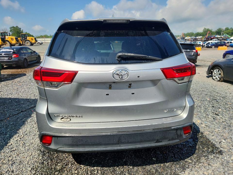 Photo 6 from auction – 2018 TOYOTA HIGHLANDER with VIN 5TDJZRFH4JS532359