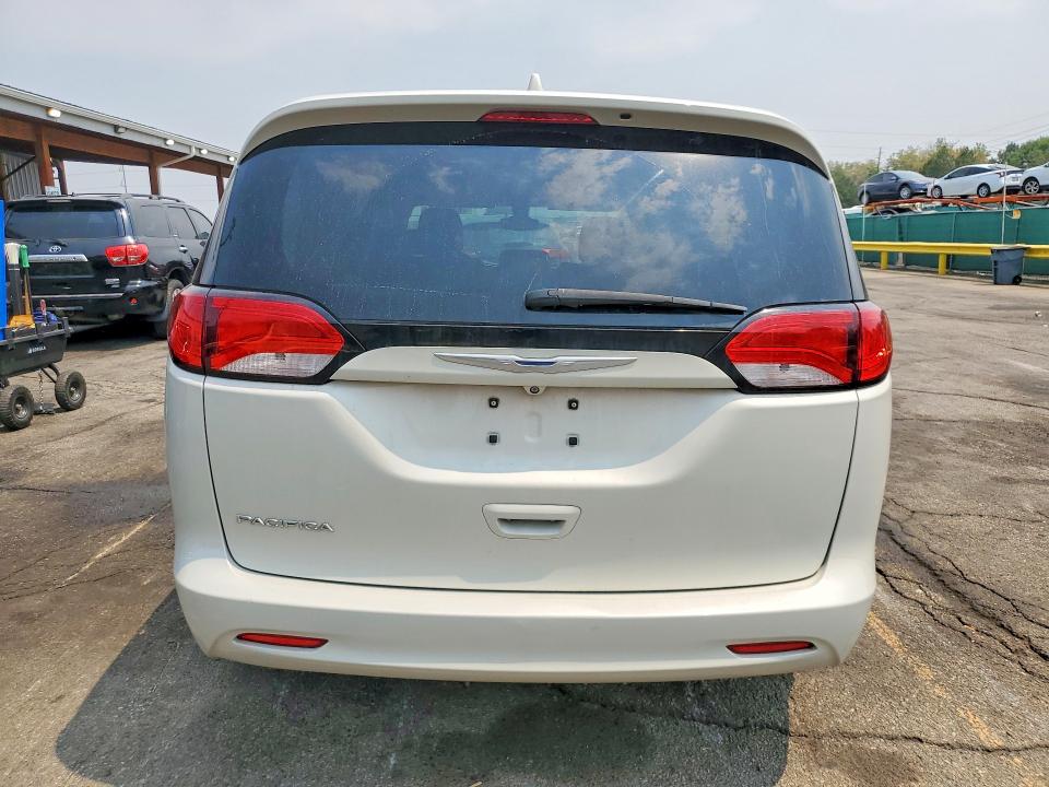 Photo 6 from auction – 2017 CHRYSLER PACIFICA with VIN 2C4RC1DG0HR660391