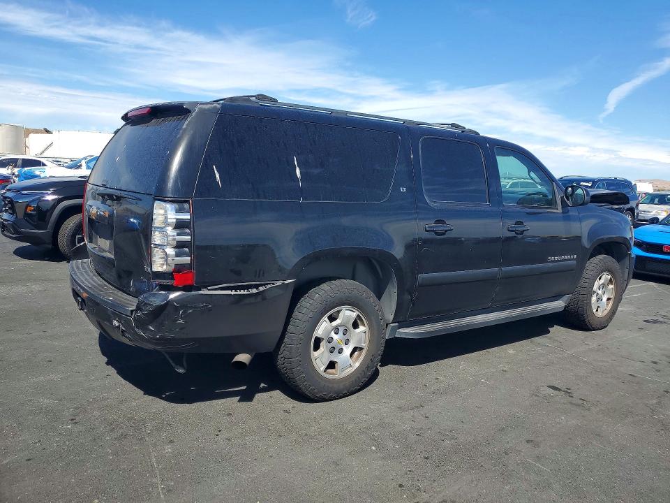 Photo 3 from auction – 2007 CHEVROLET SUBURBAN with VIN 3GNFC16097G206753