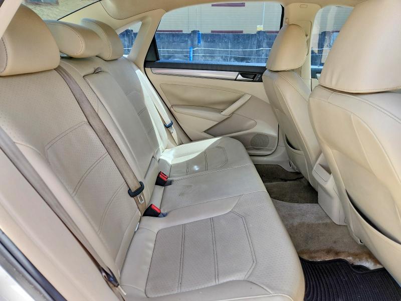 Photo 10 from auction – 2015 VOLKSWAGEN PASSAT with VIN 1VWAS7A32FC111430