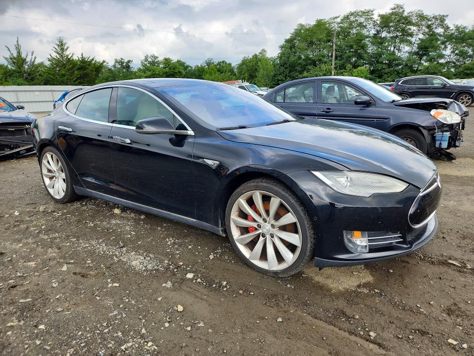 Photo 4 from auction – 2014 TESLA MODEL S with VIN 5YJSA1H27EFP66110